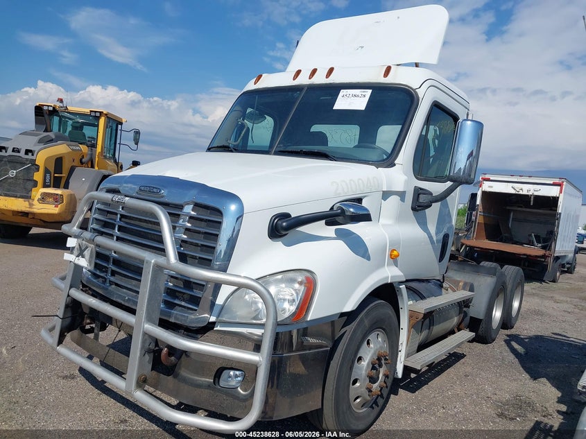 2013 FREIGHTLINER CASCADIA 113 auction photo 2