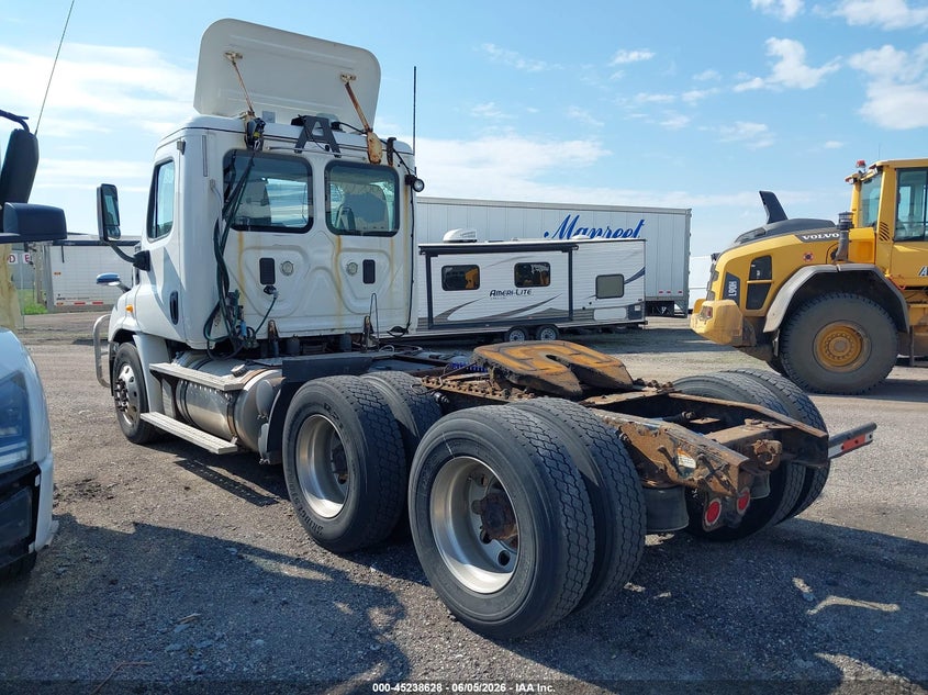 2013 FREIGHTLINER CASCADIA 113 auction photo 3