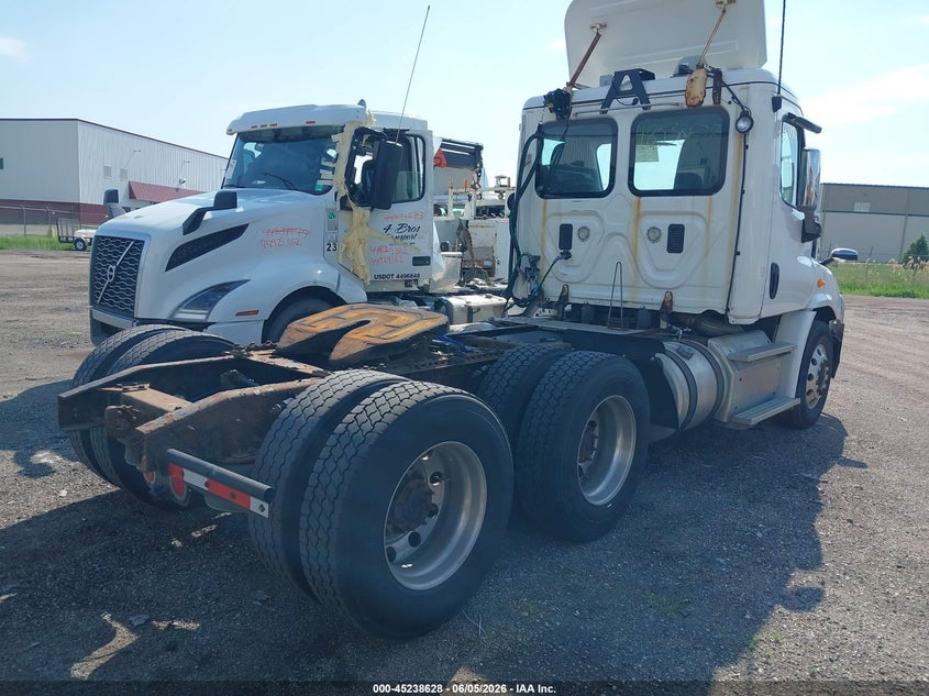 2013 FREIGHTLINER CASCADIA 113 auction photo 4
