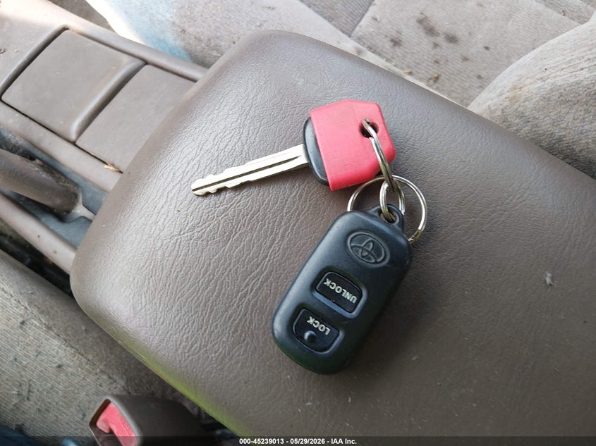 2000 Toyota Camry Le V6 VIN: 4T1BF22K4YU944921 Lot: 45239013