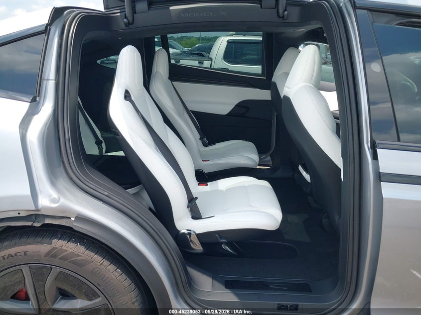2026 Tesla Model X Plaid/Signature Series VIN: 7SAXCBE61TF486454 Lot: 45239053