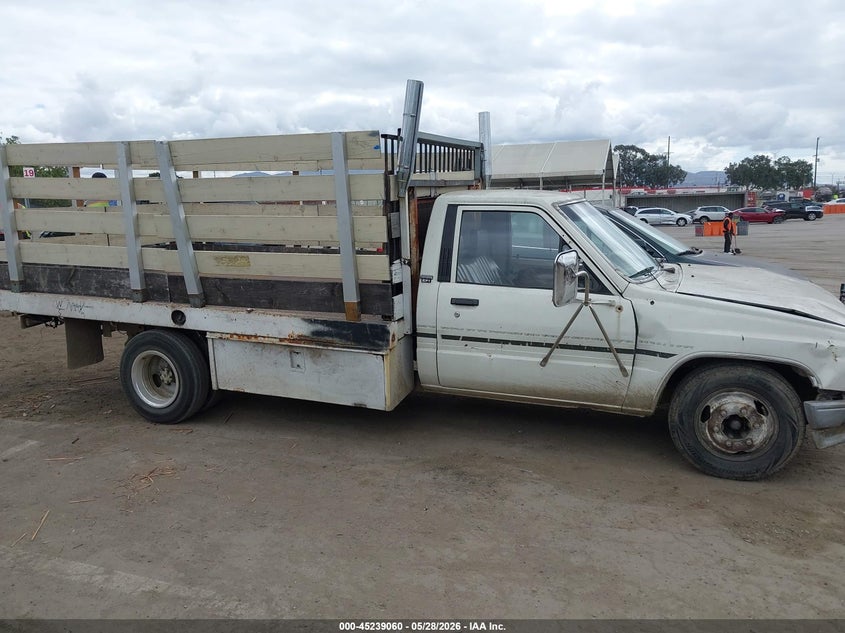 1988 Toyota Pickup Cab Chassis Rn75 VIN: JT5RN75T7J0021543 Lot: 45239060