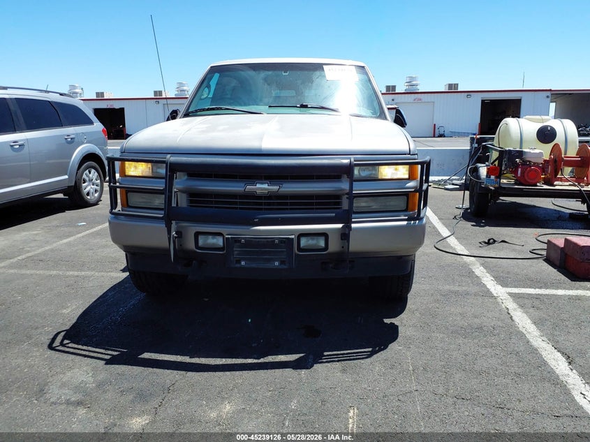 2000 Chevrolet Tahoe Z71 VIN: 1GNEK13R2YR157785 Lot: 45239126