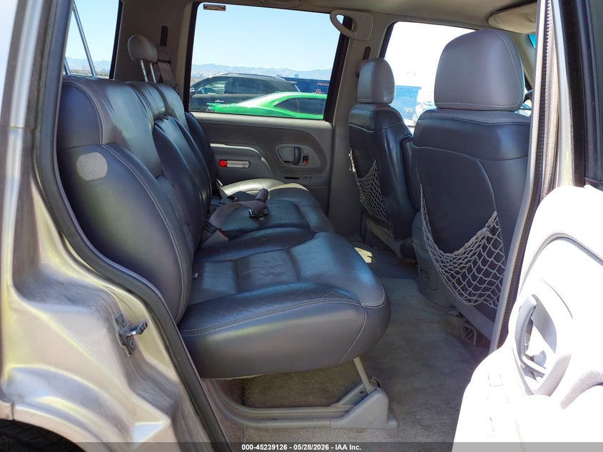 2000 Chevrolet Tahoe Z71 VIN: 1GNEK13R2YR157785 Lot: 45239126