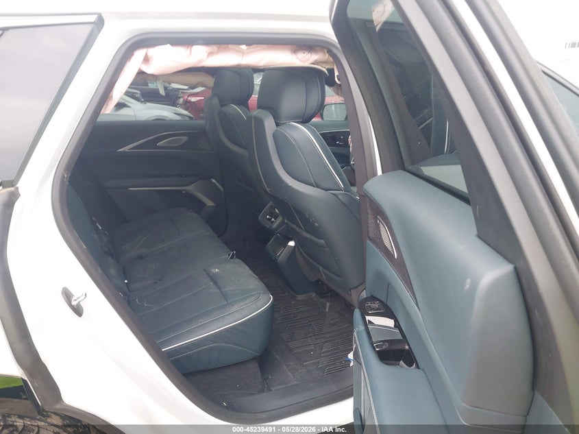 2024 CADILLAC LYRIQ auction photo 8