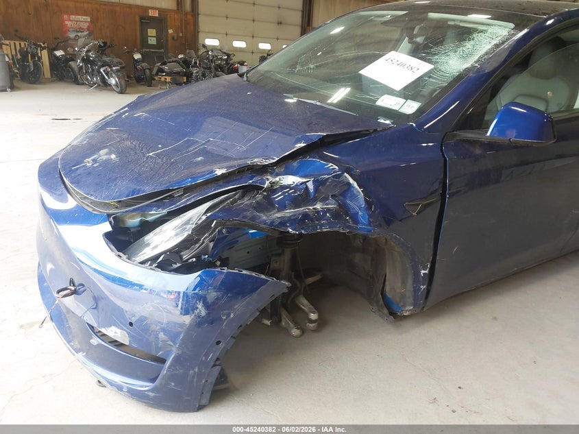 2022 Tesla Model Y Long Range Dual Motor All-Wheel Drive VIN: 7SAYGDEE9NF442605 Lot: 45240382