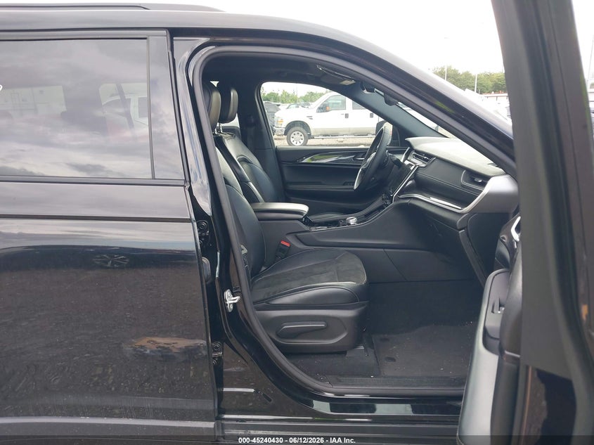 2023 JEEP GRAND CHEROKEE L auction photo 5