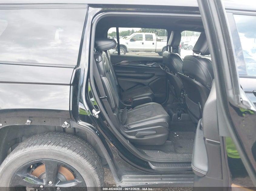 2023 JEEP GRAND CHEROKEE L auction photo 8