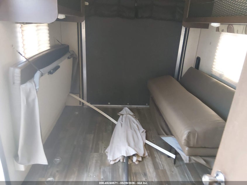 2015 FOREST RIVER GREY WOLF 2500 auction photo 5