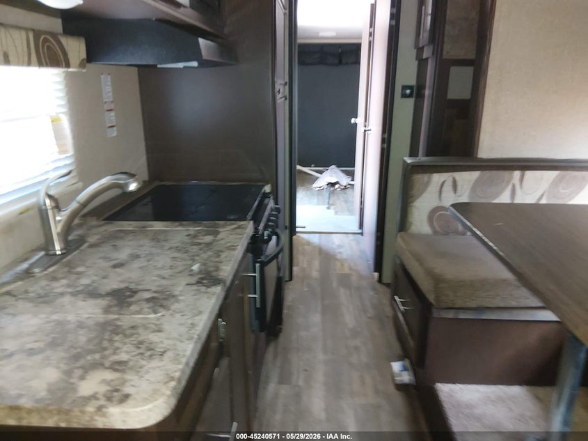 2015 FOREST RIVER GREY WOLF 2500 auction photo 8