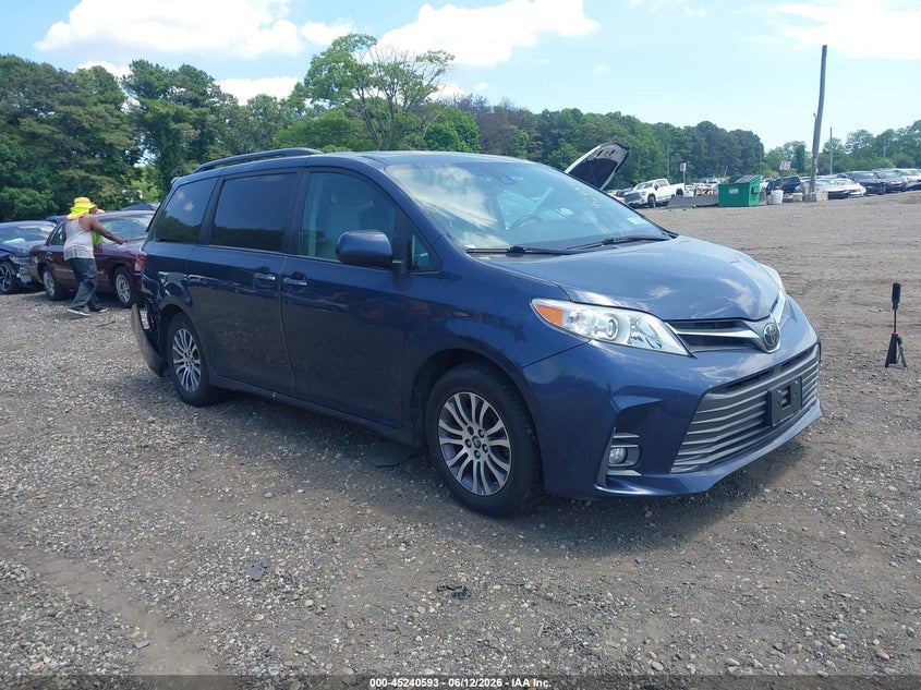 2020 TOYOTA SIENNA auction photo 1