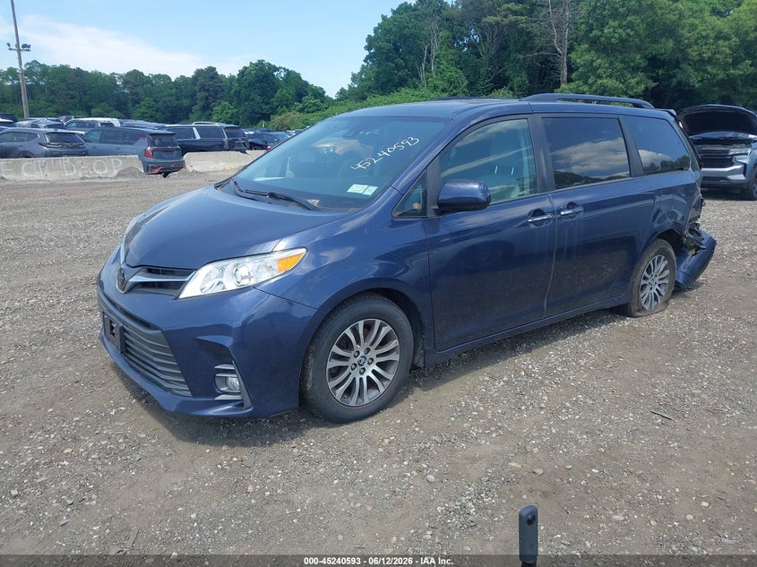 2020 TOYOTA SIENNA auction photo 2