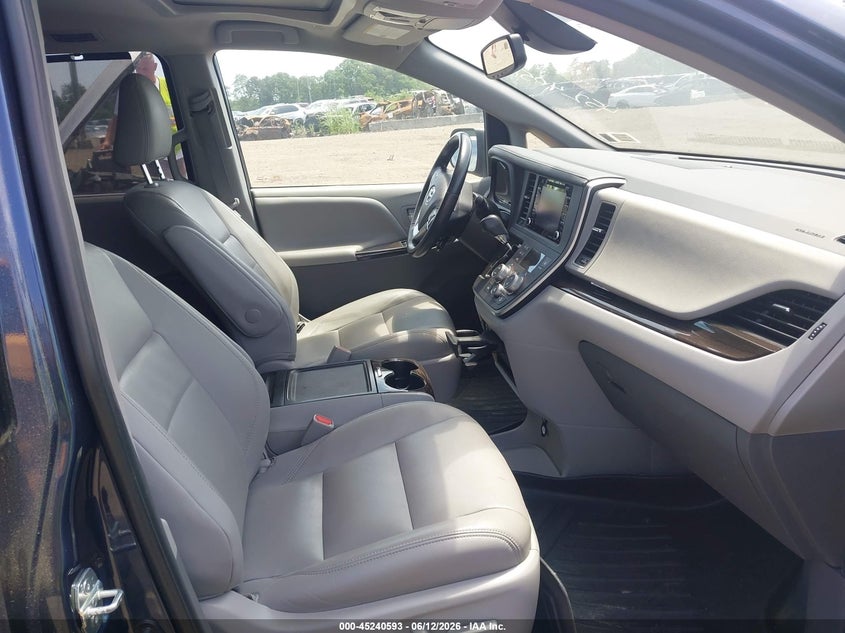 2020 TOYOTA SIENNA auction photo 5