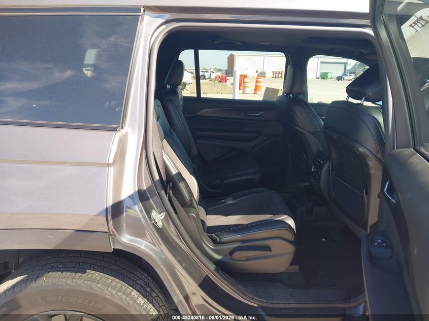 2025 JEEP GRAND CHEROKEE L auction photo 8