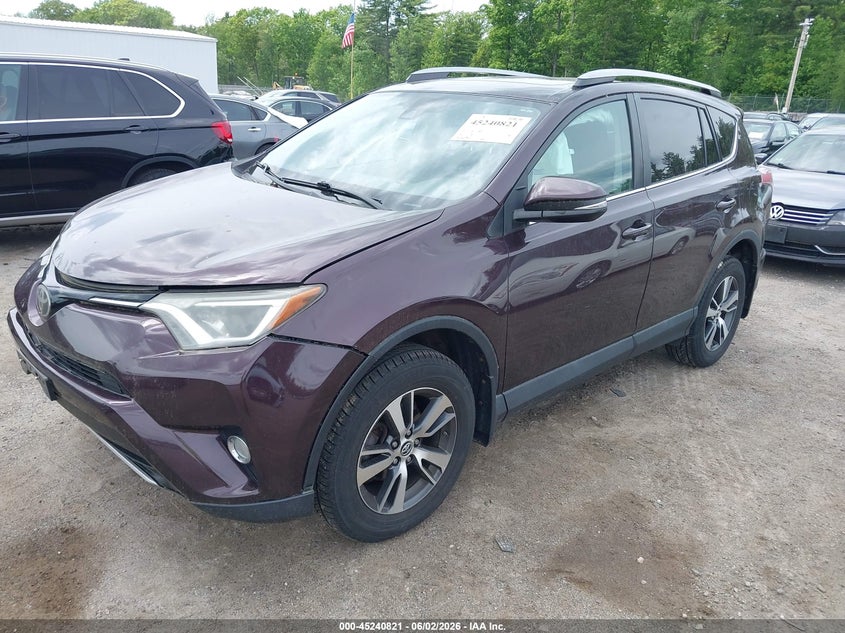 2T3RFREV3JW733607 2018 TOYOTA RAV4 XLE photo 1