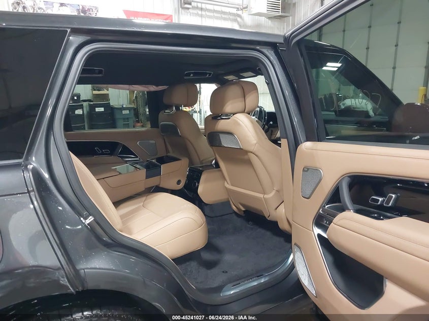 2025 Land Rover Range Rover P530 Autobiography/P530 Autobiography 7 Seat VIN: SALK1BE91SA302847 Lot: 45241027