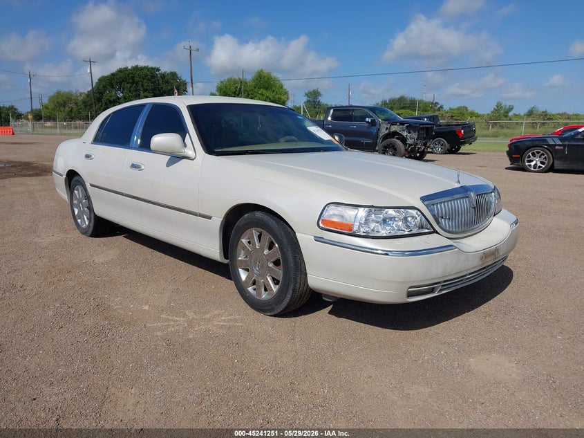 2007 Lincoln Town Car Designer Series