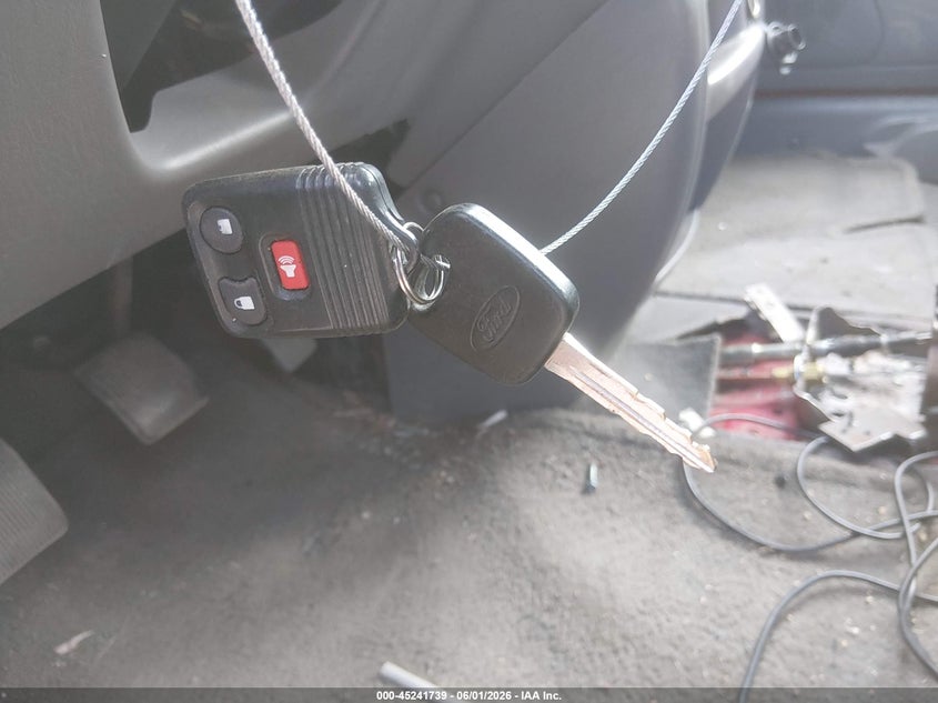 2001 Ford Escape Xls VIN: 1FMYU02B81KF13469 Lot: 45241739