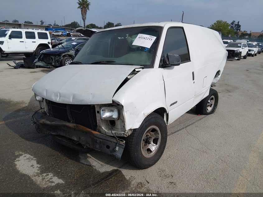 2002 CHEVROLET ASTRO auction photo 2