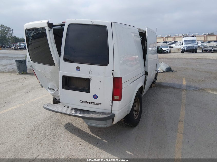 2002 CHEVROLET ASTRO auction photo 4