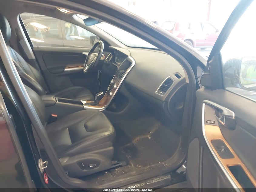 2017 VOLVO XC60 auction photo 5