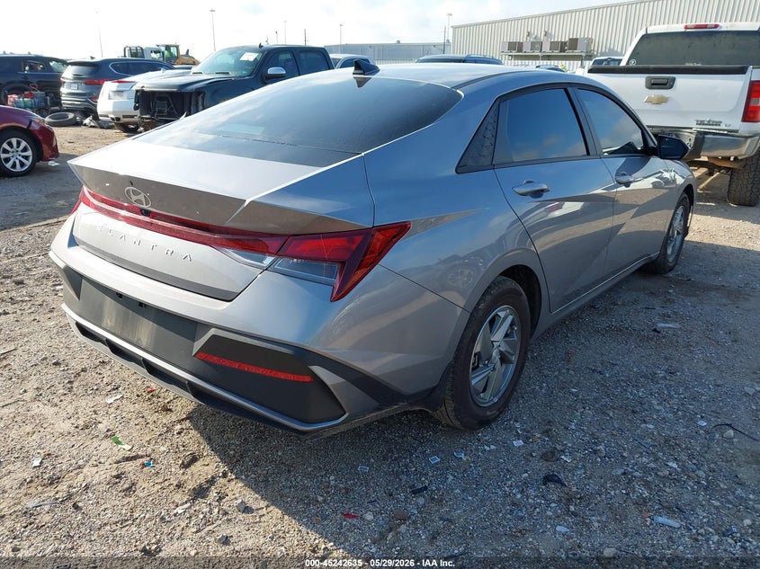 2026 HYUNDAI ELANTRA auction photo 4