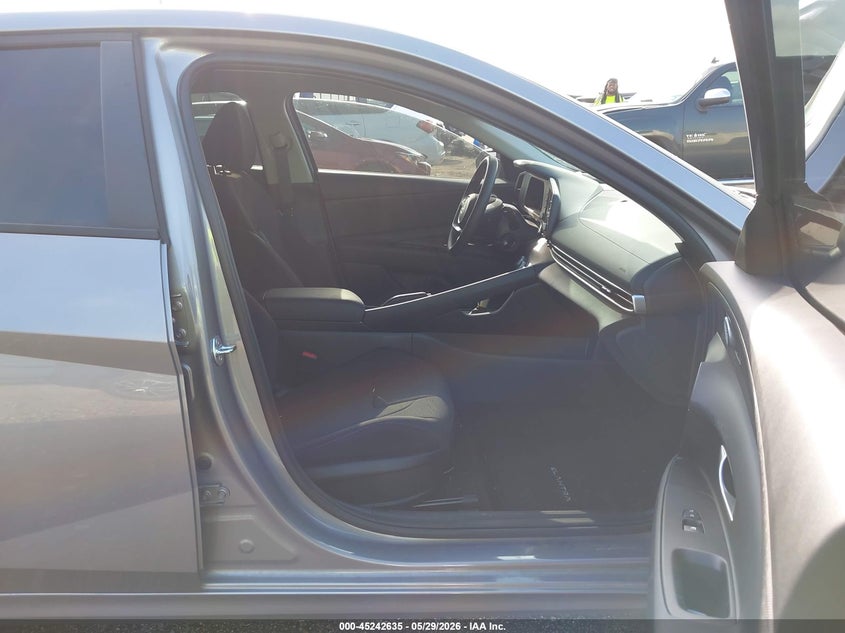 2026 HYUNDAI ELANTRA auction photo 5