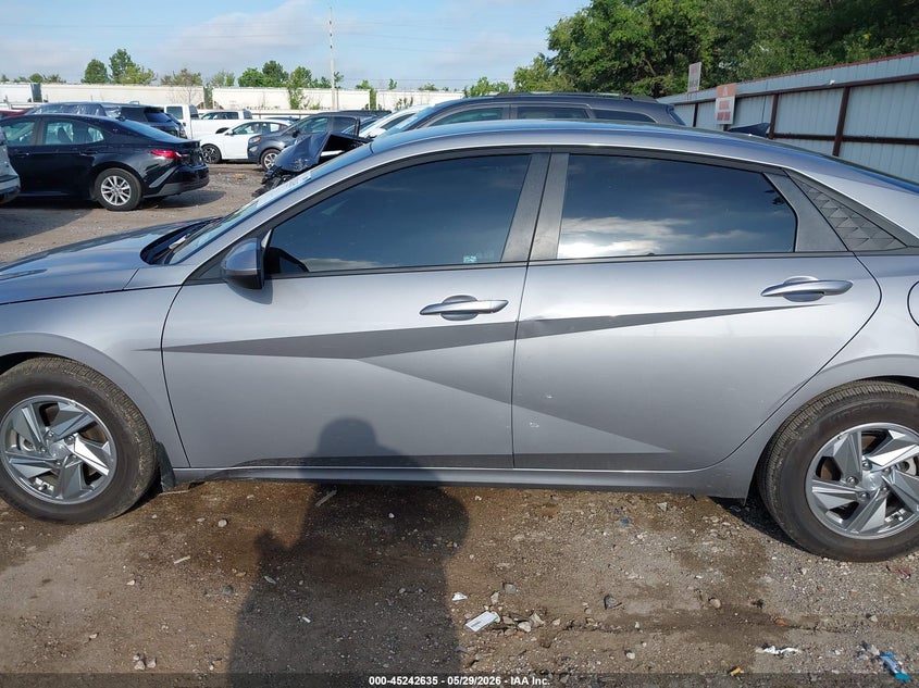2026 HYUNDAI ELANTRA auction photo 6