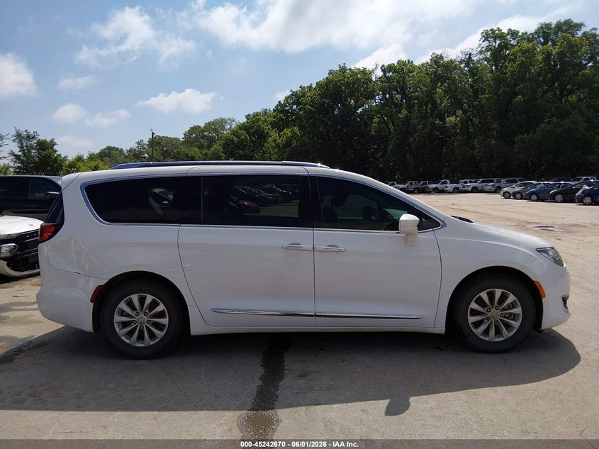2018 Chrysler Pacifica Touring L VIN: 2C4RC1BG1JR290464 Lot: 45242670