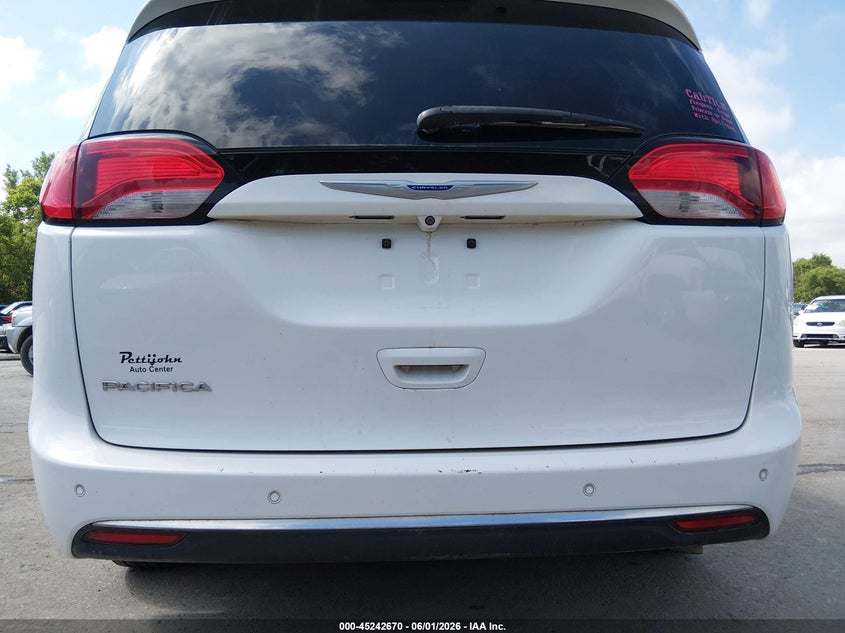 2018 Chrysler Pacifica Touring L VIN: 2C4RC1BG1JR290464 Lot: 45242670