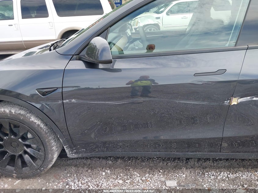 2024 Tesla Model Y Long Range Dual Motor All-Wheel Drive VIN: 7SAYGDEE7RF034139 Lot: 45242953