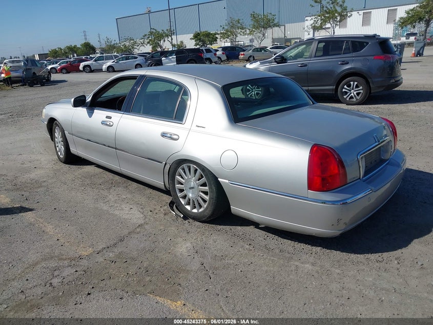 2003 LINCOLN TOWN CAR auction photo 3