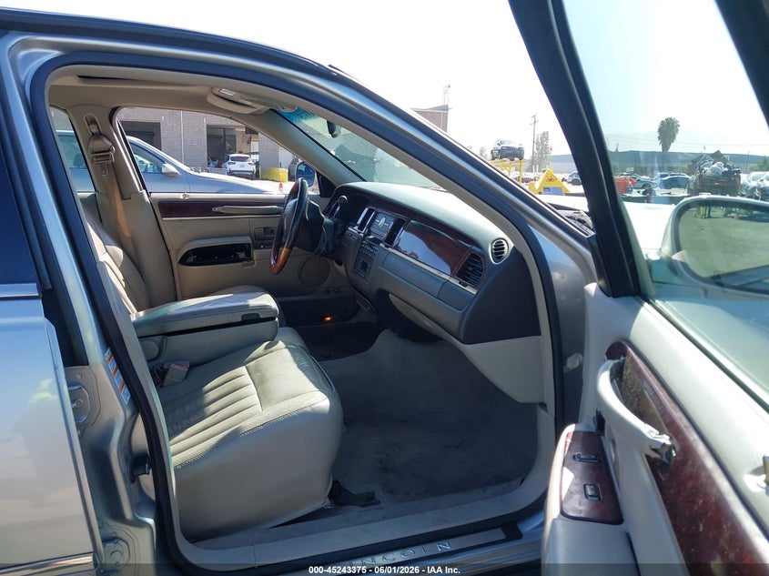 2003 LINCOLN TOWN CAR auction photo 5