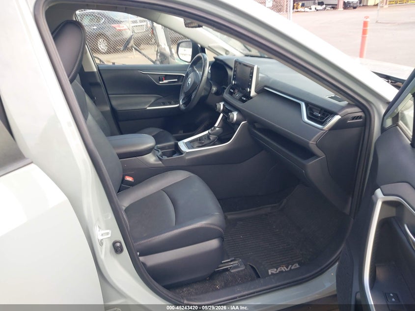 VIN JTMC1RFVXKJ016673 2019 TOYOTA RAV4 XLE PREMIUM