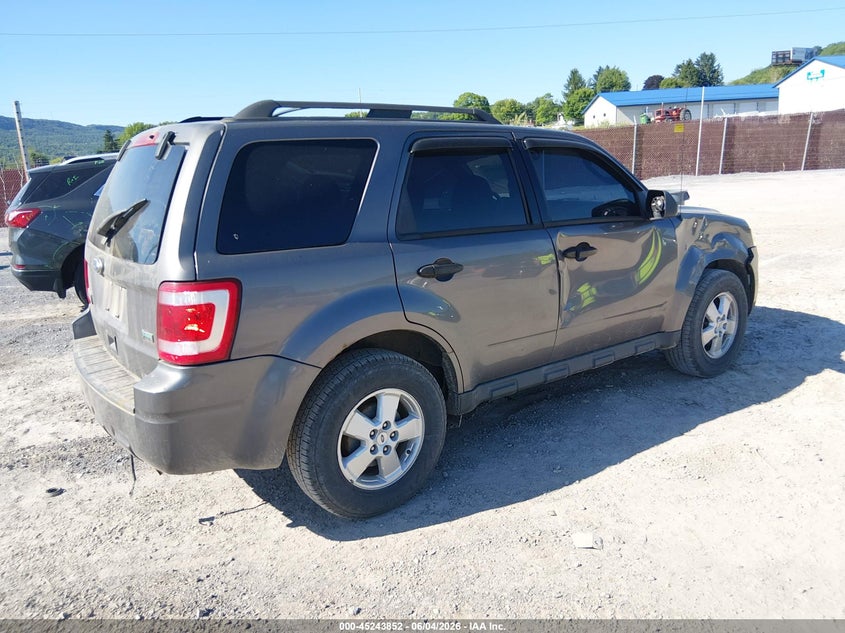 Vin: 1fmcu9dg3akb81593, lot: 45741655, ford escape xlt 20104