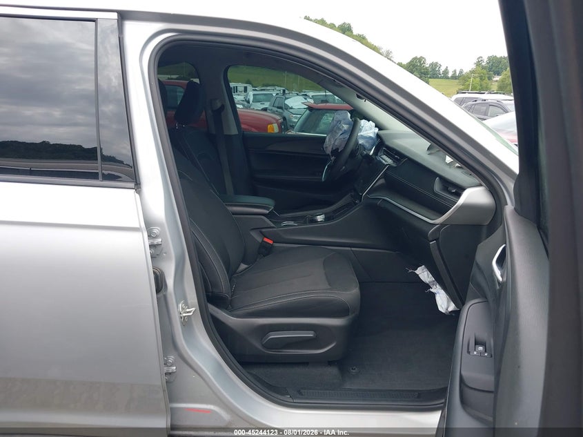 2024 JEEP GRAND CHEROKEE L auction photo 5