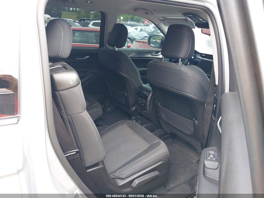 2024 JEEP GRAND CHEROKEE L auction photo 8