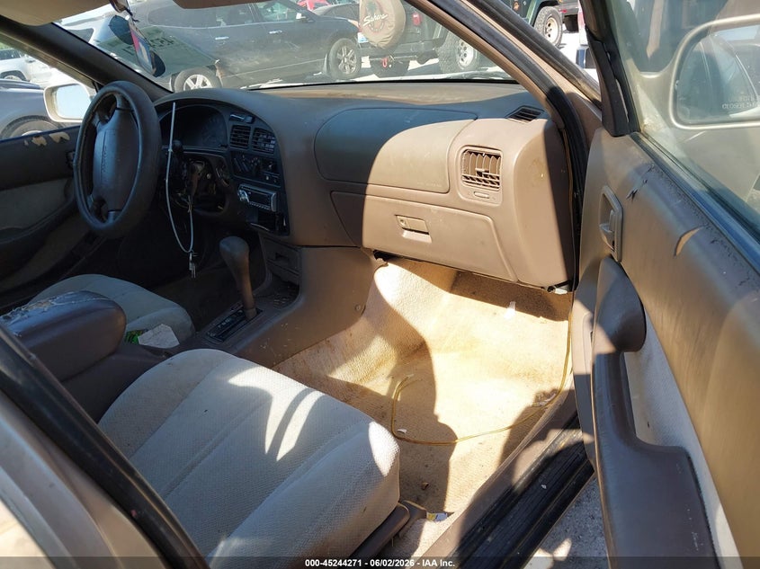 1996 TOYOTA CAMRY auction photo 5