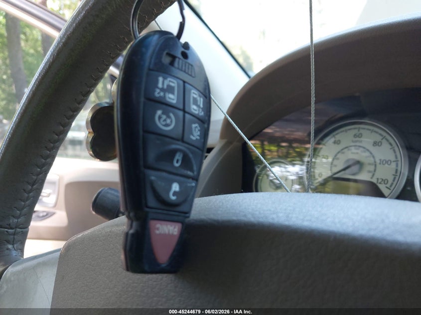 2010 Chrysler Town & Country Touring VIN: 2A4RR5D17AR457175 Lot: 45244679