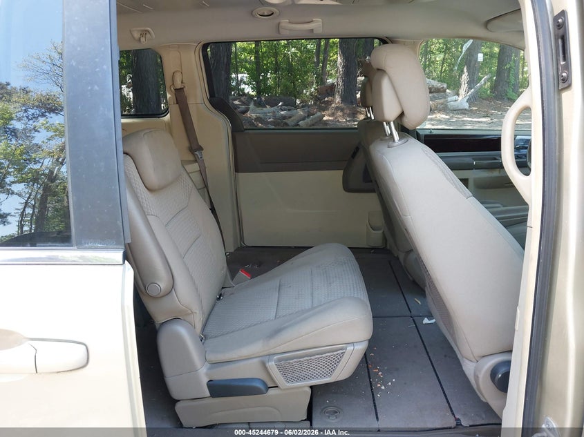 2010 Chrysler Town & Country Touring VIN: 2A4RR5D17AR457175 Lot: 45244679