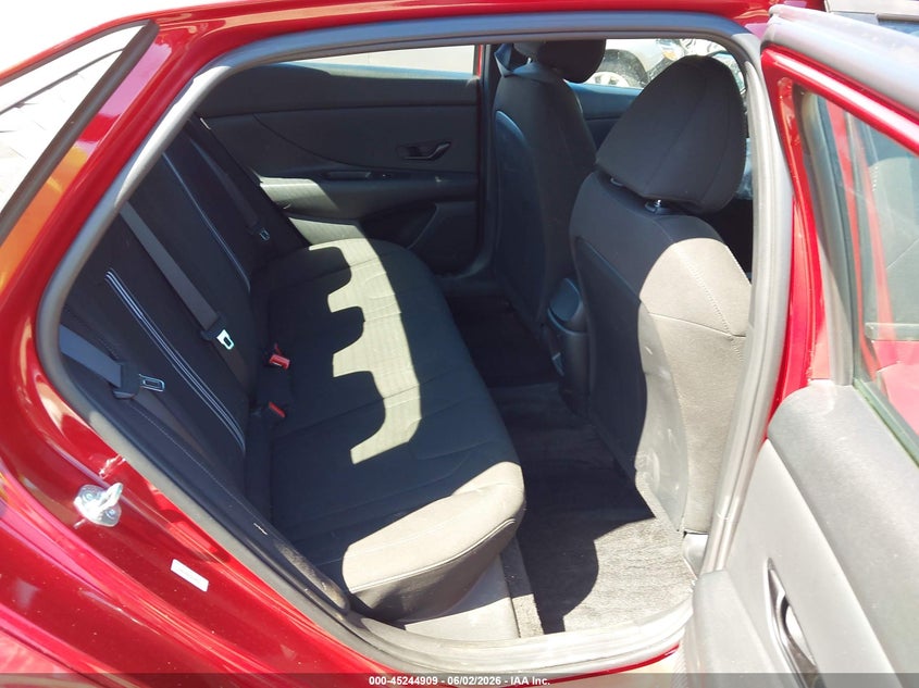 2025 HYUNDAI ELANTRA SEL SPORT · Photo 8