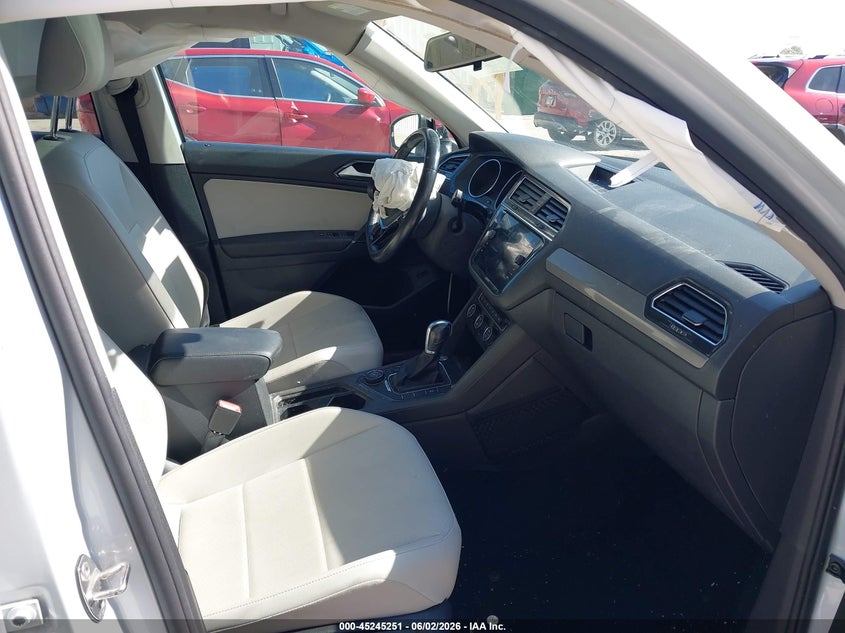 2018 VOLKSWAGEN TIGUAN 2.0T SE/2.0T SEL — Photo 5
