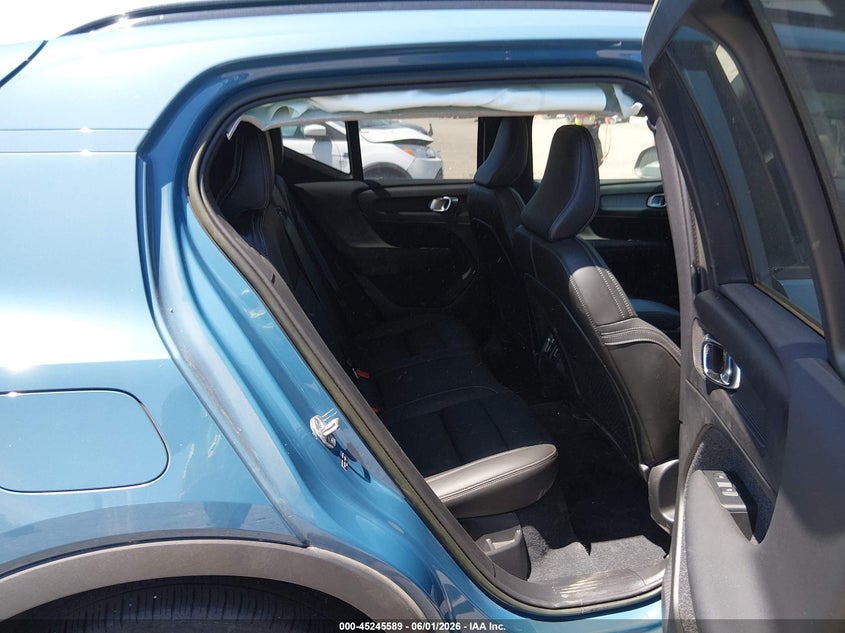 2023 Volvo Xc40 B5 Plus Dark Theme VIN: YV4L12UW6P2989907 Lot: 45245589