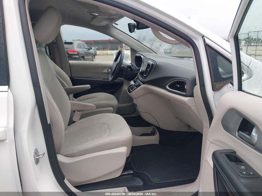 2018 CHRYSLER PACIFICA HYBRID auction photo 5