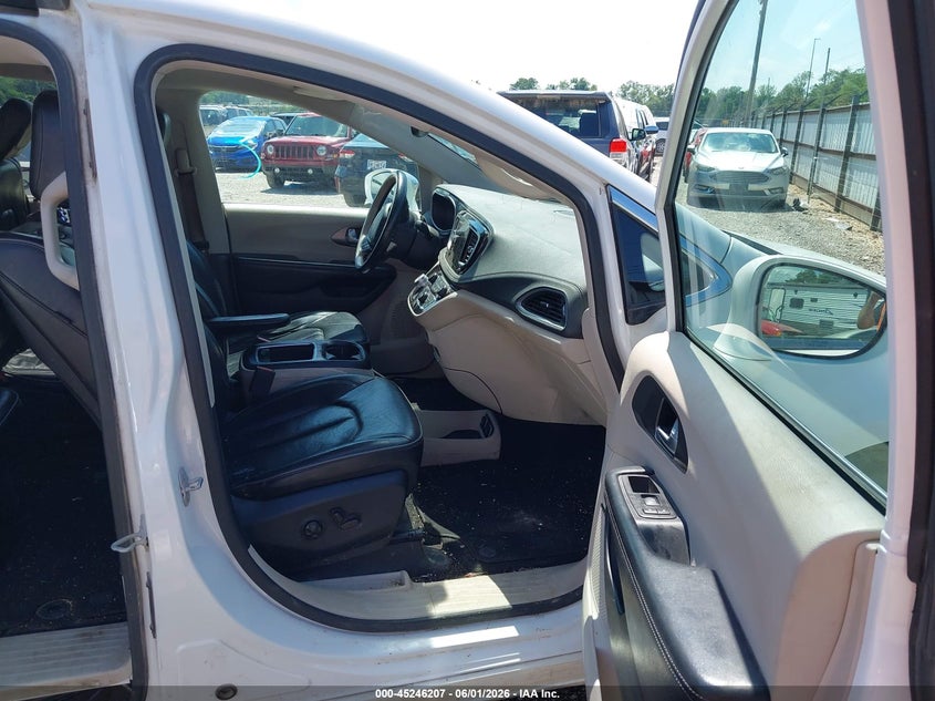 2018 CHRYSLER PACIFICA auction photo 5
