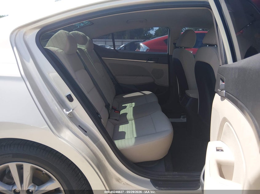 VIN 5NPD84LF4JH322002 2018 HYUNDAI ELANTRA SEL