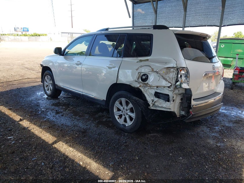 Vin: 5tdbk3eh3bs061572, lot: 45744784, toyota highlander base v6 20113