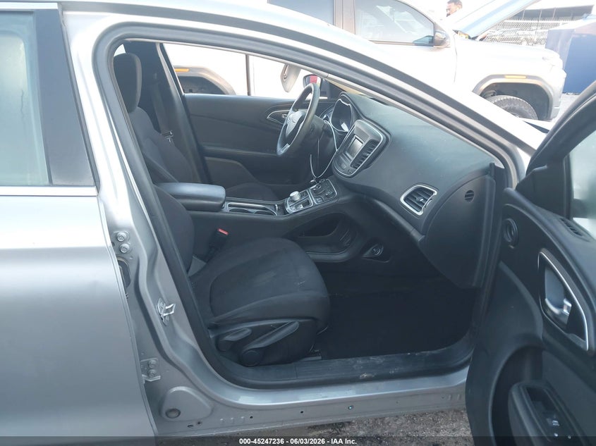 2015 CHRYSLER 200 auction photo 5