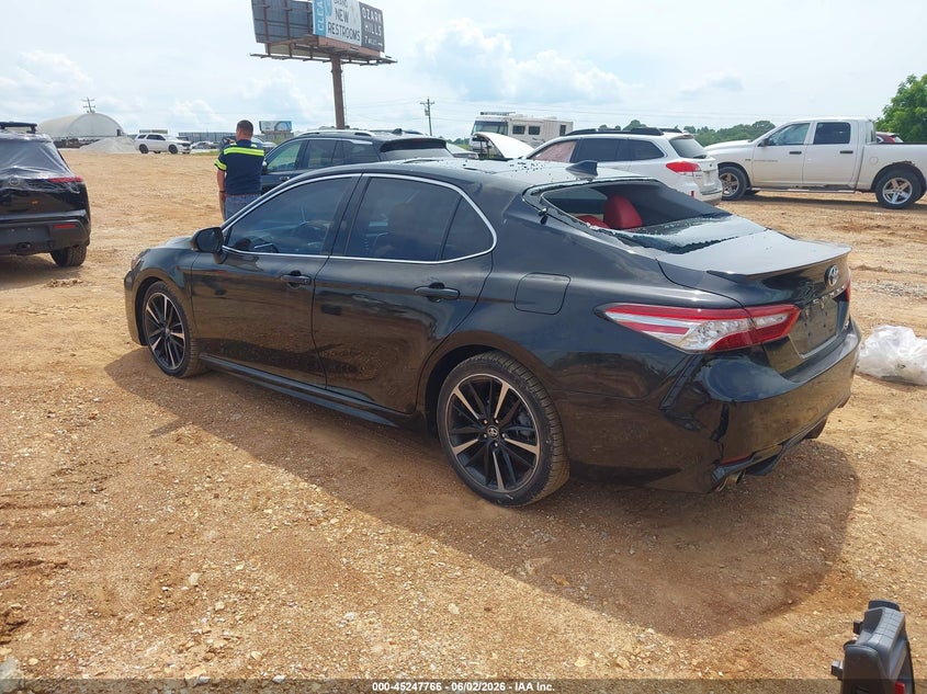 2018 TOYOTA CAMRY auction photo 3