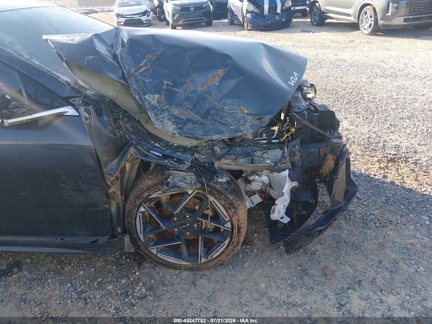 2025 KIA K4 SEDAN 2.0L I-4 DOHC, VVT, 147HP